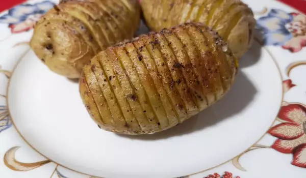 Krompir haselbak (Hasselback potatoes)
