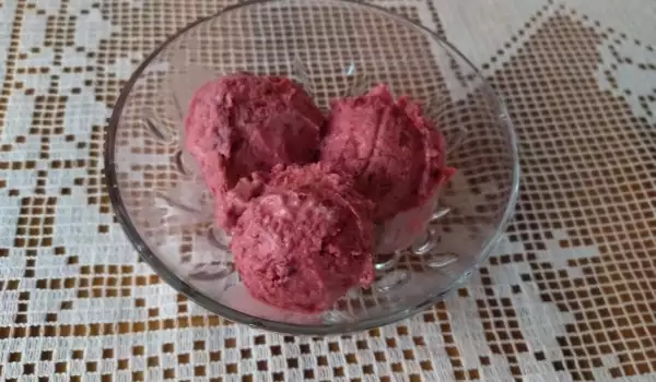 Sladoled sa višnjama i kiselom pavlakom