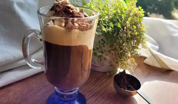 Afogato kafa (affogato al caffe)