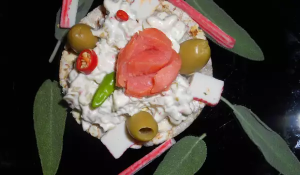 Antipasto sa pirinčanim krekerima