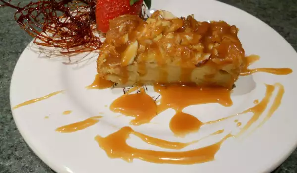 Japanska torta od jabuka sa karamel prelivom