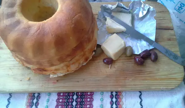 Aromatičan hleb u kalupu za kuglof