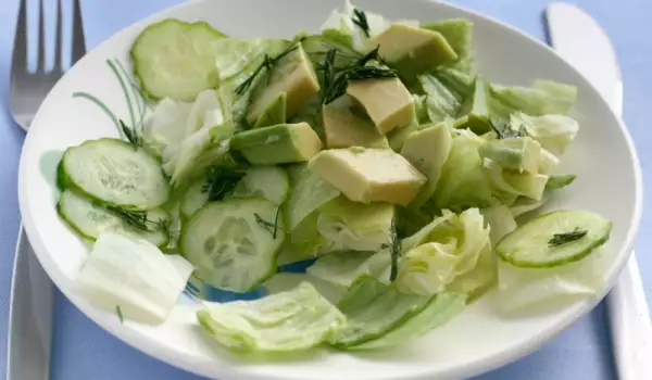 Salata sa avokadom i krastavcem