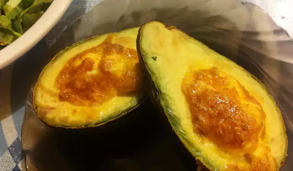 Pečeni avokado sa jajetom