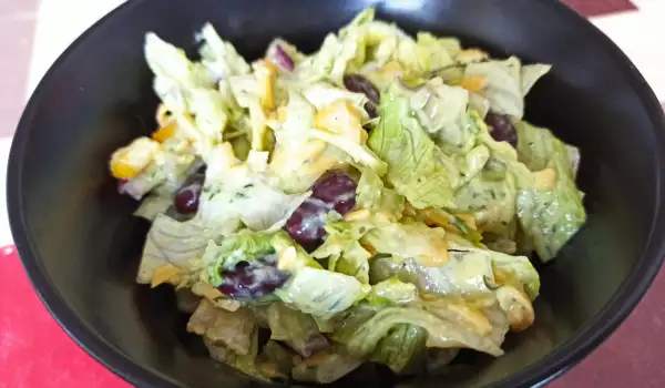 Jednostavna salata sa dresingom od avokada