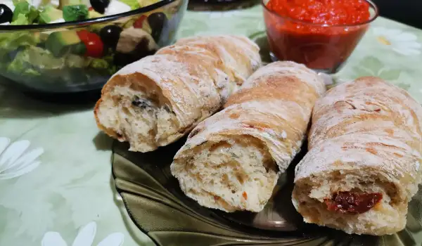 Bageti od spelte sa maslinama i sušenim paradajzom