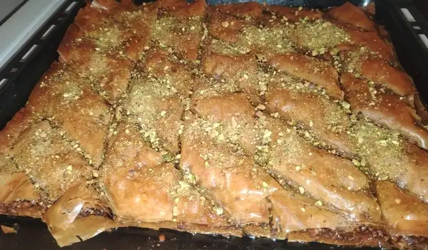 Baklava sa pistaćima i filadelfijom