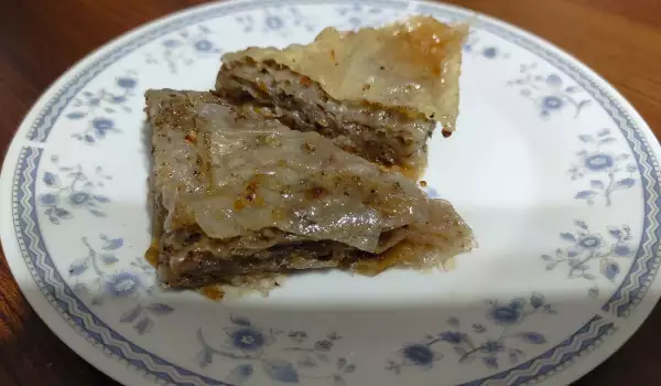 Trouglasta baklava sa orasima