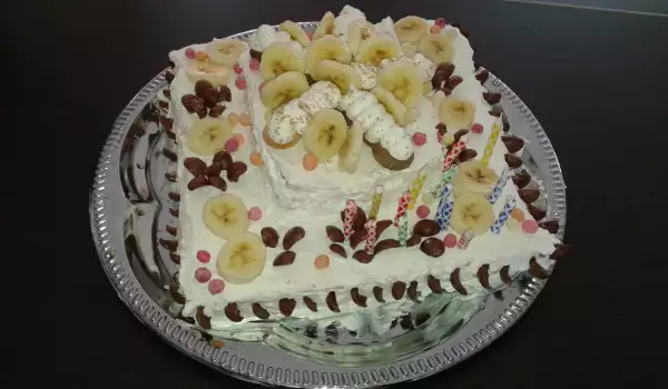 Torta od gotovih kora sa bananom i pavlakom