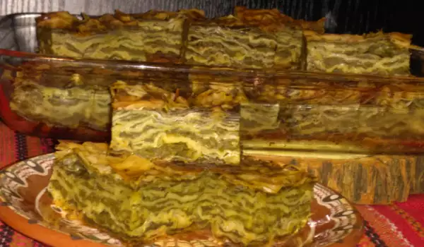 Prolećna pita sa koprivom i zeljem