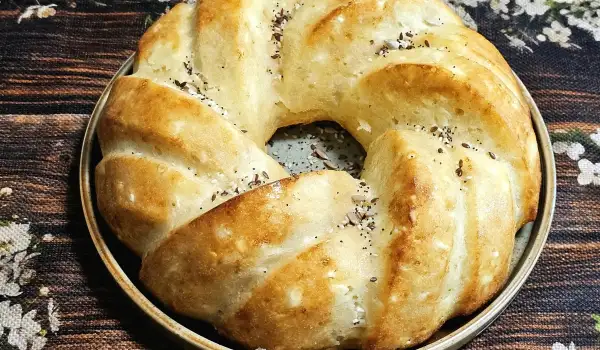 Pita sa naseckanim korama i gaziranom vodom