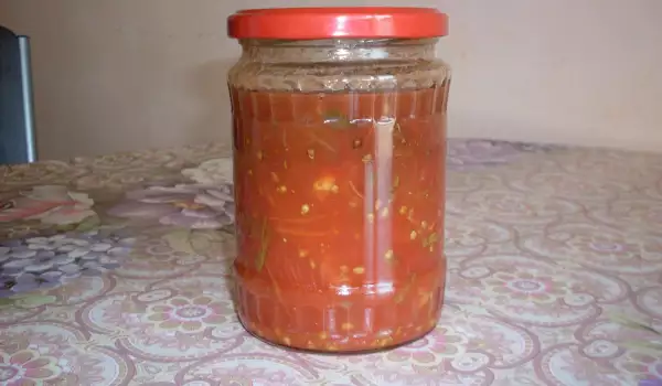 Oljušteni paradajz u teglama