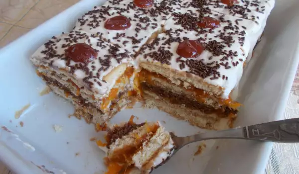 Jednostavna torta sa šargarepom i keksom