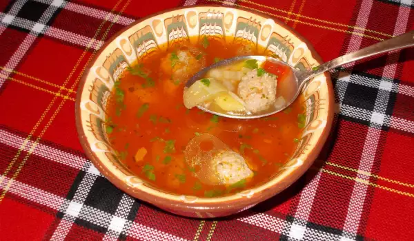 Baštenska bistra supa sa lopticama