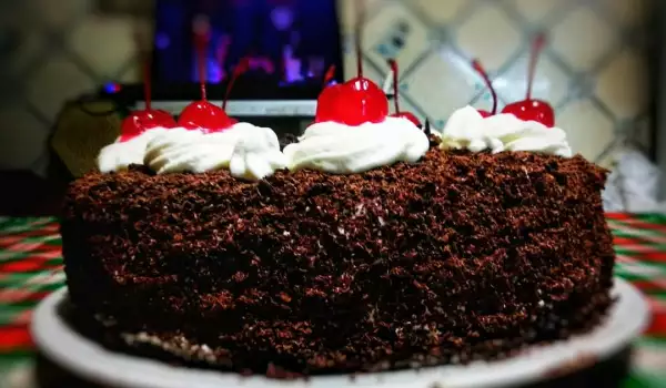 Klasična torta Crna šuma (Black Forest Cake)