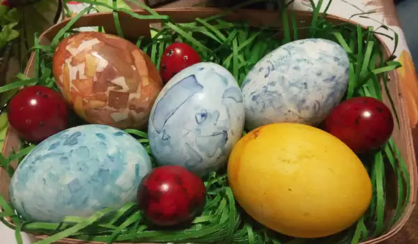 Uskršnja jaja sa crvenim kupusom