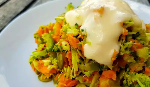 Vitaminska salata sa brokolijem i majonezom od đumbira