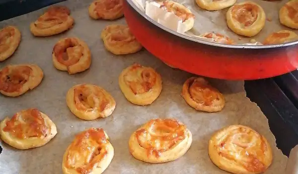 Lisnati pužići sa šunkom i mocarelom
