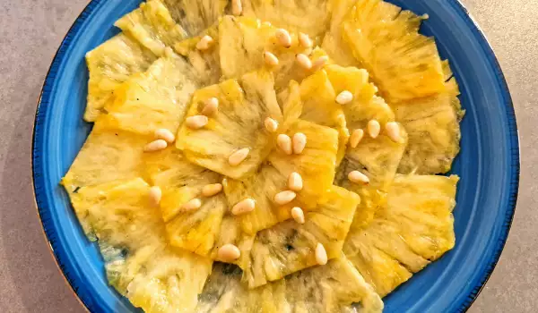 Karpaćo od ananasa sa dresingom od meda