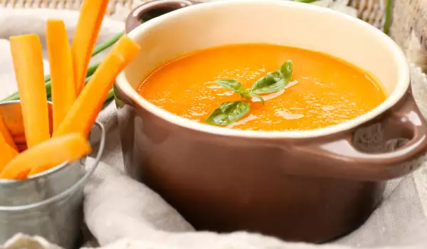 Supa sa šargarepama i sokom od pomorandže
