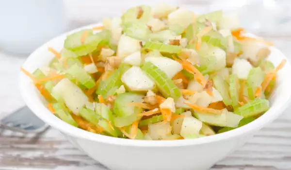 Zdrava salata od celera i zelene jabuke