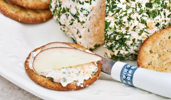 Kavijar od sira sa sosom od mirođije