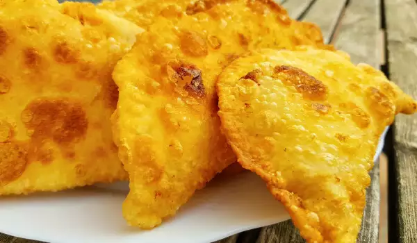 Čebureki sa sitnim sirom