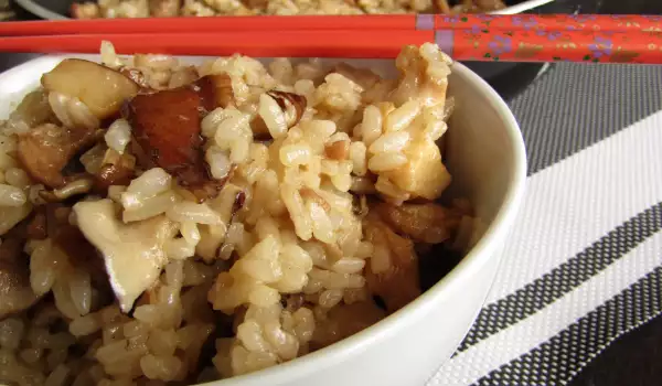 Piletina sa pirinčem i Šitake pečurkama na kineski način