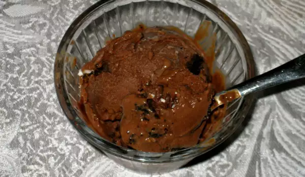 Čokoladni sladoled sa keksom