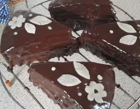 Čokoladna torta sa džemom od jagoda