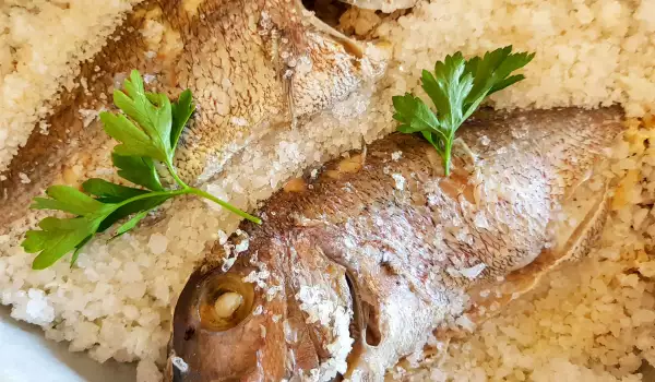 Pečena riba u kori od soli