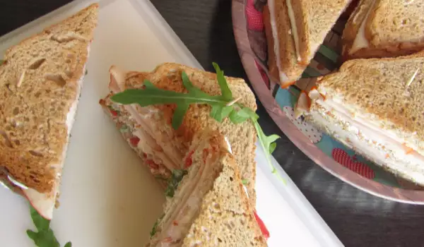 Klub sendvič sa filadelfija sirom i ćuretinom