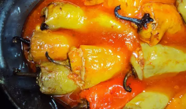 Punjene paprike u sosu od paradajza
