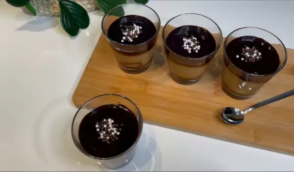 Desert sa kafom u čaši