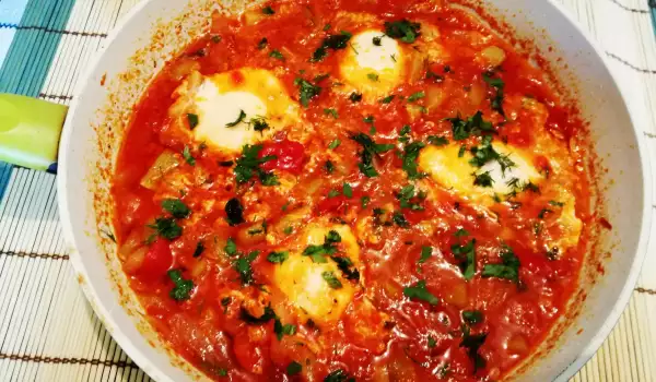 Tikvice sa paradajz sosom i poširanim jajima