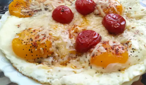 Jaja na oko sa parmezanom i čeri paradajzom