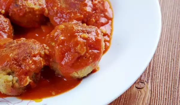 Ćuftice od ribe u paradajz sosu