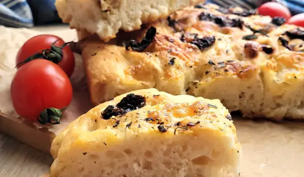 Fokača sa mocarelom i sušenim paradajzom