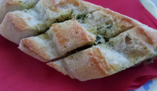 Francuski hleb sa maslacem i biljem