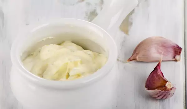 Domaći majonez sa belim lukom na grčki način