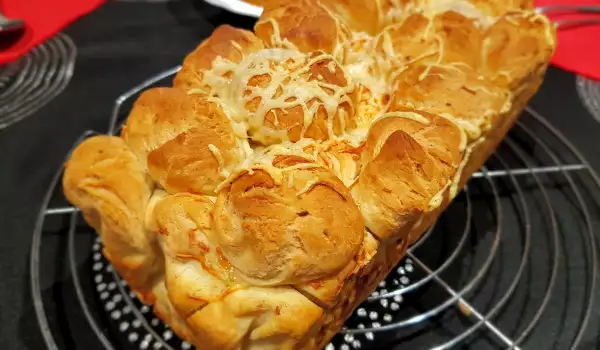 Hleb od kačkavalja (Golden cheese bread)