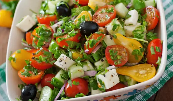 Grčka salata sa maslinama kalamata
