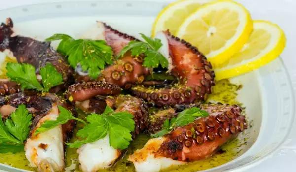 Kuvana hobotnica na grčki način