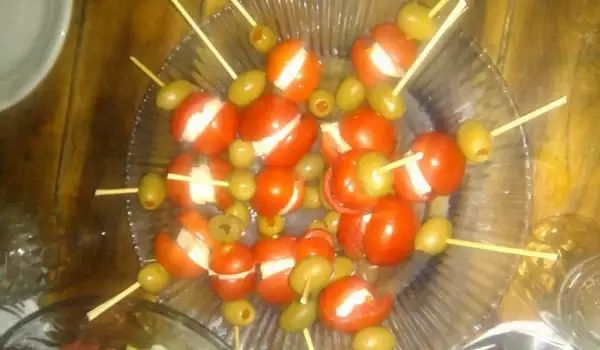 Jednostavni zalogaji sa čeri paradajzom