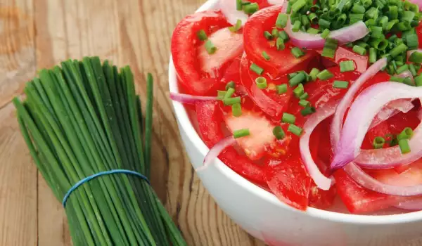 Salata od svežih šargarepa i paradajza