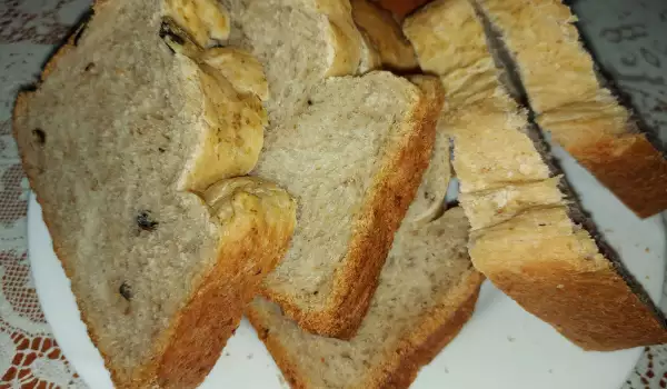 Hleb sa maslinama i pestom od oraha u mini pekari