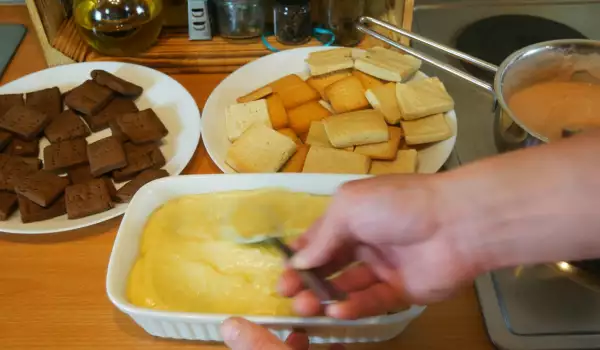 Bakina torta sa domaćim keksićima i 2 vrste krema