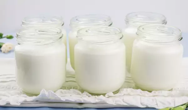 Šta sadrži kiselo mleko?