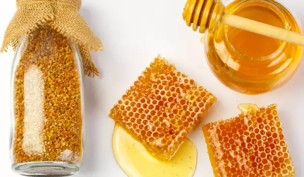 Med, polen i pčelinja pita