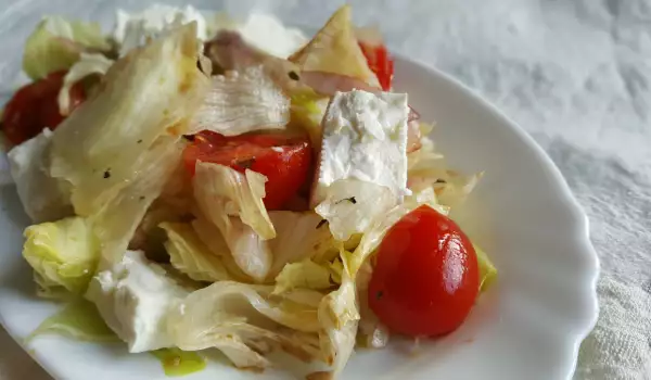 Salata sa čeri paradajzom i ajsbergom